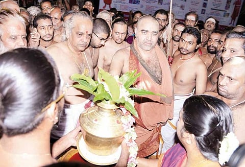 விஜயேந்திர சரஸ்வதி சுவாமிகள் திருவானைக்காவல் வருகை கும்பாபிஷேக நிகழ்ச்சிகளில் பங்கேற்கிறார்