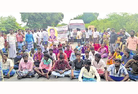 பள்ளிப்பட்டில் தனியார் ஆஸ்பத்திரியில் சிகிச்சை பெற்றவர் சாவு