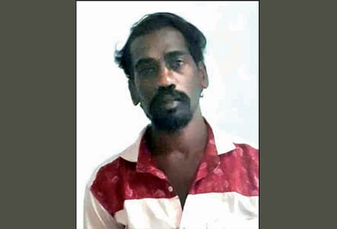 திருமுருகன்பூண்டி அருகே கடையின் மேற்கூரையை பிரித்து திருடியவர் கைது