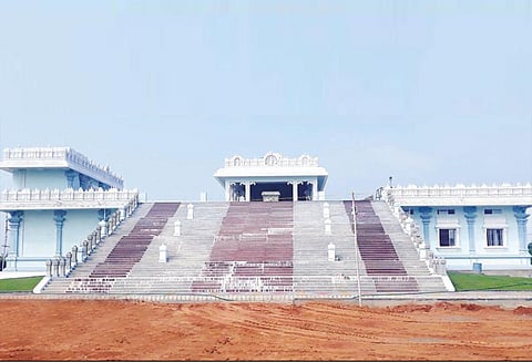 கன்னியாகுமரியில் கட்டப்பட்டுள்ள திருப்பதி கோவிலுக்கு தனி அதிகாரி-8 அர்ச்சகர்கள் நியமனம்: கும்பாபிஷேக பணிகள் தீவிரம்