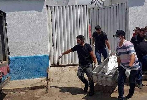 பிரேசிலில் வங்கிக் கொள்ளை முயற்சி முறியடிப்பு, பிணைக்கைதிகளாக பிடிக்கப்பட்ட 5 பேர் உட்பட 12 பேர் பலி