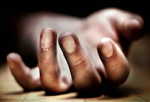 மனைவி, 2 மகள்களை கொலை செய்த பர்னிச்சர் கடை உரிமையாளர் தற்கொலை