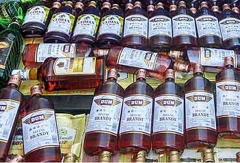 ஆப்பூர் ஊராட்சியில் வெளிமாநில மது விற்பனை; நடவடிக்கை எடுக்க பொதுமக்கள் கோரிக்கை