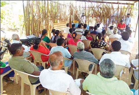 8 வழிச்சாலைக்கு எதிர்ப்பு தெரிவித்து உண்ணாவிரதம் சேலம் அருகே நடந்த விவசாயிகள் ஆலோசனை கூட்டத்தில் முடிவு