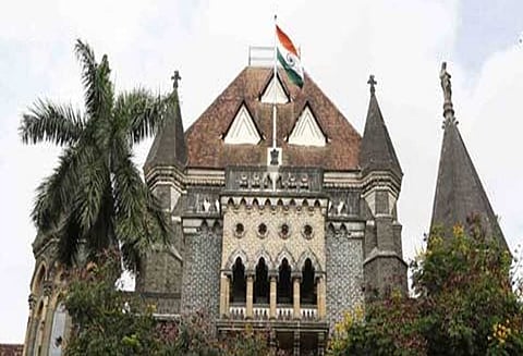 வழக்கு நிலுவையில் இருக்கும் நிலையில் மராத்தா இடஒதுக்கீட்டின் கீழ் வேலை வழங்குவதா? அரசுக்கு, ஐகோர்ட்டு கண்டனம்