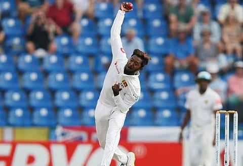 தனஞ்ஜெயா பந்து வீச தடை