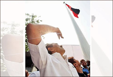 அரசியல் கட்சி அலுவலகங்களிலேயே பிரமாண்டம்: அண்ணா அறிவாலயத்தில் 114 அடி உயரத்தில் தி.மு.க. கொடி மு.க.ஸ்டாலின் ஏற்றி வைத்தார்