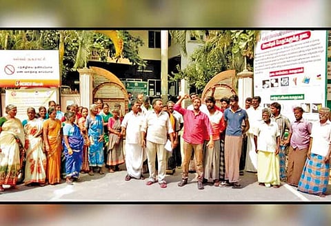 திடக்கழிவு மேலாண்மை திட்டத்துக்கு எதிர்ப்பு: நகராட்சி அலுவலகத்தை முற்றுகையிட்டு பொதுமக்கள் போராட்டம்