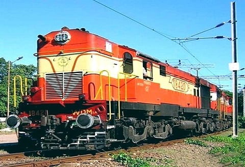 தாம்பரம், செங்கல்பட்டில் இருந்து திருச்சி வழியாக சிறப்பு கட்டண ரெயில் நாகர்கோவில், கோவைக்கு இயக்கப்படுகிறது