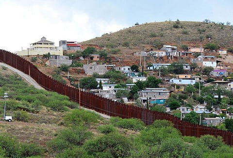 மெக்சிகோ எல்லை வழியாக சென்ற அகதி: அமெரிக்க காவலில் சிறுமி சாவு