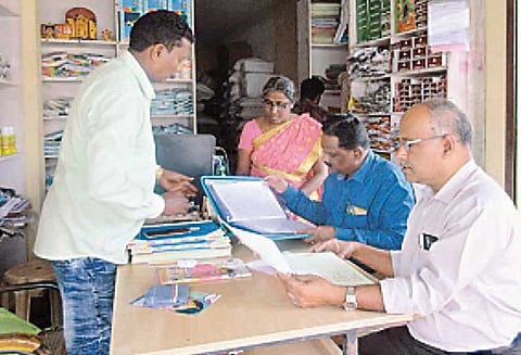 சங்கராபுரம், திண்டிவனம் பகுதி உரக்கடைகளில் அதிகாரிகள் ஆய்வு