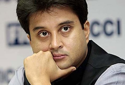 மத்தியபிரதேச முதல்-மந்திரி பதவியை தந்தையை போல் நழுவ விட்ட ஜோதிர்ஆதித்ய சிந்தியா