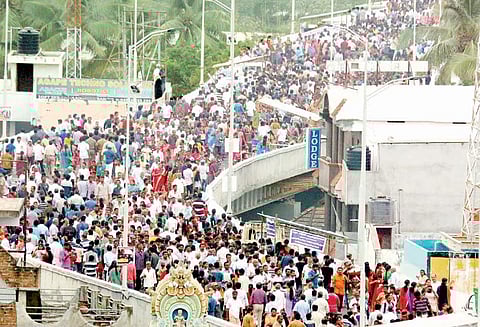 ரூ.128 கோடியில் கட்டி முடிக்கப்பட்டது: பார்வதிபுரம் மேம்பாலத்தை பொதுமக்கள் பார்த்து ரசித்தனர்