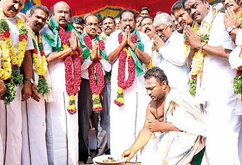 அரசு மருத்துவக்கல்லூரியில் ரூ.37¼ கோடியில் புதிய கட்டிடங்கள்; அமைச்சர் செல்லூர் ராஜூ தலைமையில் பூமிபூஜை