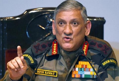 போரிடும் பணியை பெண்களுக்கு கொடுக்க முடியாது; இந்திய ராணுவ தளபதியின் விளக்கத்தால் டுவிட்டரில் கொந்தளிப்பு