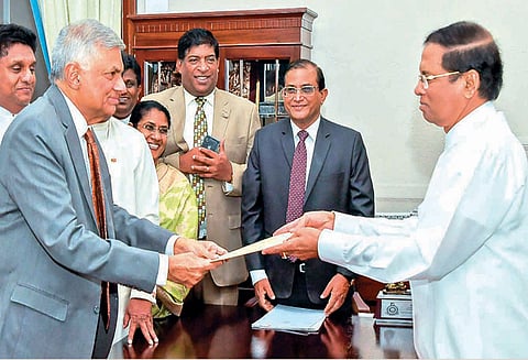 இலங்கை பிரதமராக ரனில் விக்ரமசிங்கே மீண்டும் பதவி ஏற்றார் - அரசியல் குழப்பம் முடிவுக்கு வந்ததற்கு இந்தியா வரவேற்பு