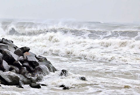 பெய்ட்டி’ புயல் இன்று ஆந்திராவில் கரையை கடக்கிறது: வங்கக்கடல் கொந்தளிப்பு