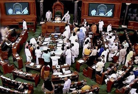 ரபேல் போர் விமானம், மேகதாது அணை விவகாரத்தில் நாடாளுமன்றத்தில் எதிர்க்கட்சிகள் கடும் அமளி - இரு சபைகளும் நாள் முழுவதும் ஒத்திவைப்பு