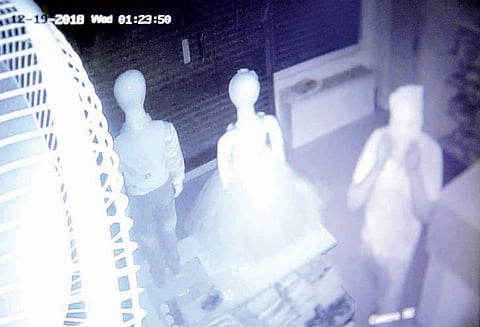 நாகர்கோவிலில் துணிகரம் ஜவுளி கடையில் ரூ.25 ஆயிரம் திருட்டு முகமூடி அணிந்த மர்மநபர் கைவரிசை