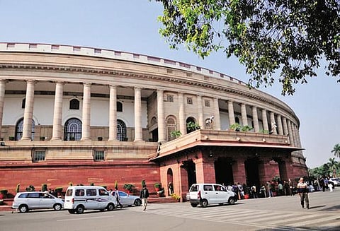 கஜா புயல் பாதிப்புக்கு இடைக்கால நிவாரணம் ரூ.2,700 கோடியை உடனே வழங்க வேண்டும் - நாடாளுமன்ற நிலைக்குழு கூட்டத்தில் தமிழகம் வலியுறுத்தல்