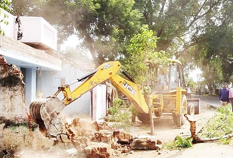 லால்குடி பகுதியில் ஆக்கிரமிப்புகள் அகற்றம்