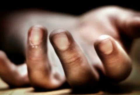 மோட்டார் சைக்கிள்கள் நேருக்கு நேர் மோதல்; ஒருவர் பலி - சிறுவன் உள்பட 3 பேர் படுகாயம்