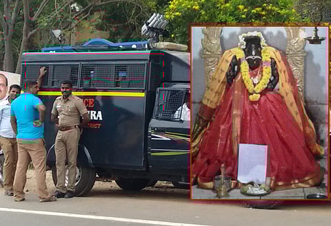 திருமானூரில் மணல் குவாரியை அகற்றக்கோரி அம்மனிடம் மனு கொடுக்கும் நூதன போராட்டம் போலீசார் குவிக்கப்பட்டதால் பரபரப்பு