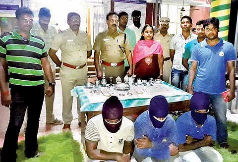 பல்லடம் பகுதியில் வீடுகளில் பூட்டை உடைத்து திருடிய 3 பேர் கைது - 45 பவுன் நகை, 2 கிலோ வெள்ளி பறிமுதல்