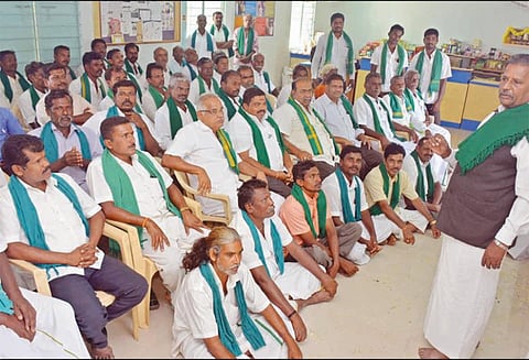 அனைத்து வங்கிகளிலும் வேளாண் கடன்களை தள்ளுபடி செய்ய வேண்டும் தமிழக விவசாயிகள் சங்க கூட்டத்தில் தீர்மானம்