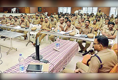 சாராய விற்பனையை தடுக்காத போலீசார் மீது நடவடிக்கை சூப்பிரண்டு ஜெயக்குமார் எச்சரிக்கை