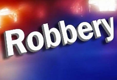 பெட்ரோல் பங்க் உரிமையாளர் வீட்டில் 30 பவுன் நகை, பணம் கொள்ளை - மர்மநபர்களுக்கு வலைவீச்சு