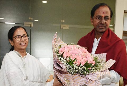 மம்தா பானர்ஜியுடன் சந்திப்பு; மூன்றாவது அணிக்கான பேச்சுவார்த்தை தொடரும் - சந்திரசேகர ராவ்