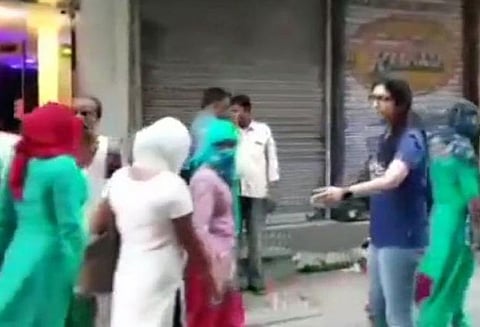 வேலை வாங்கித் தருகிறோம் என கூறி 13 நேபாள இளம்பெண்கள் கடத்தல்; இந்திய ஓட்டல்களில் இருந்து மீட்பு