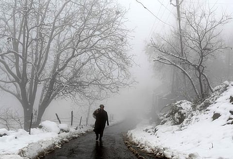 காஷ்மீரில் கடும் பனிப்பொழிவு - மக்கள் அவதி