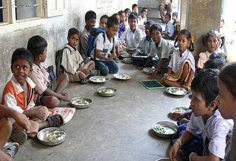 மத்திய அரசின் மானியம் குறைந்ததால் 8 ஆயிரம் சத்துணவு மையங்கள் மூடப்படுகிறது