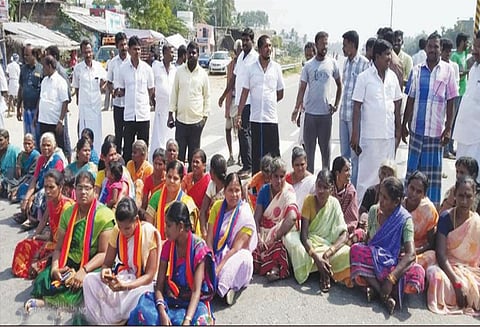 ஆத்தூர் அருகே டாஸ்மாக் மதுக்கடையை மூடக்கோரி மறியல்-முற்றுகை; 62 பேர் கைது