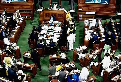 முத்தலாக் மசோதாவிற்கு மக்களவையில் அதிமுக உள்பட எதிர்க்கட்சிகள் கடும் எதிர்ப்பு