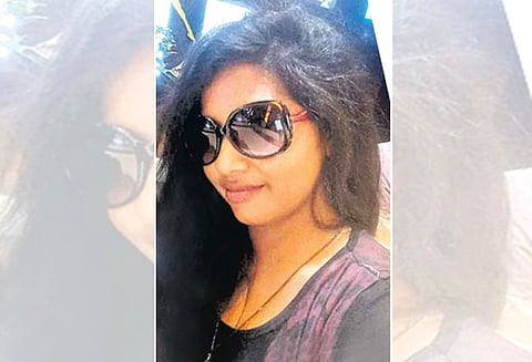 தாம்பரம் அருகே சப்-இன்ஸ்பெக்டர் மனைவி தூக்குப்போட்டு தற்கொலை