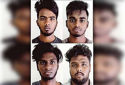 டாஸ்மாக் ஊழியர், போலீஸ்காரரை வெட்டி ரூ.2 லட்சம் கொள்ளை: கல்லூரி மாணவர் உள்பட 4 பேர் கைது