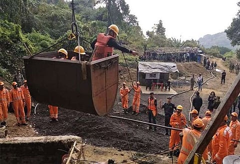 மேகாலயா: நிலக்கரி சுரங்கத்தில் சிக்கியவர்களை மீட்கும் பணியில் கடற்படை வல்லுநர் குழு