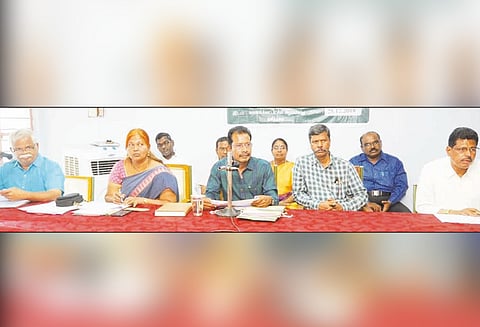 வேளாண் எந்திரங்களை பெறுவதற்கு விவசாயிகள் ‘உழவன்’ செயலி மூலம் பதிவு செய்ய வேண்டும் கலெக்டர் அன்பழகன் தகவல்