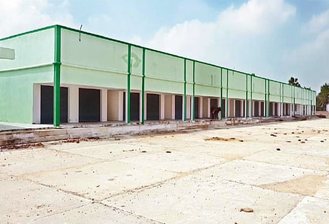 இணைப்பு சாலை பணியை விரைவில் முடித்து திருவாரூர் புதிய பஸ் நிலையத்தை பயன்பாட்டிற்கு கொண்டு வர வேண்டும்- பொதுமக்கள் கோரிக்கை