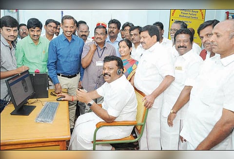 கிருஷ்ணகிரியில் மின் தடை நீக்க புகார் பதிவு மையம் அமைச்சர் பாலகிருஷ்ணரெட்டி தொடங்கி வைத்தார்