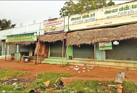 இரட்டை கொலையில் குற்றவாளிகளை கைது செய்யக்கோரி வசவப்பபுரத்தில் கடைகள் அடைப்பு