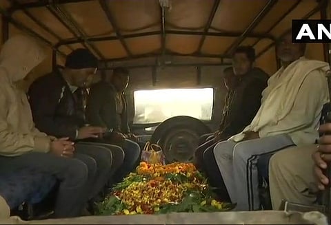 உத்தர பிரதேசத்தில் கல் வீச்சில் போலீஸ் கான்ஸ்டபிள் பலியான வழக்கில் 27 பேர் கைது