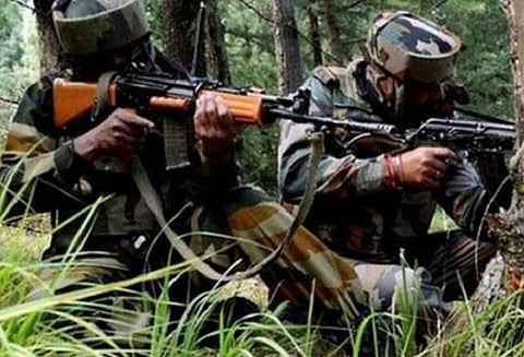 காஷ்மீர்: எல்லைக்குள் ஊடுருவ முயன்ற பாகிஸ்தானை சேர்ந்த 2 பேர் சுட்டுக்கொலை