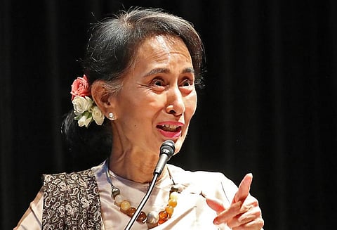 மியான்மர் நாட்டு தலைவர் ஆங் சான் சூகீ வீட்டு வளாகத்திற்குள் பெட்ரோல் குண்டு வீச்சு