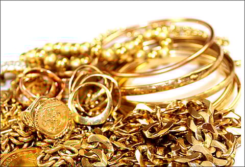 போலி நகைகளை கொடுத்து ரூ.25 ஆயிரம் மோசடி இளம்பெண்ணுக்கு வலைவீச்சு