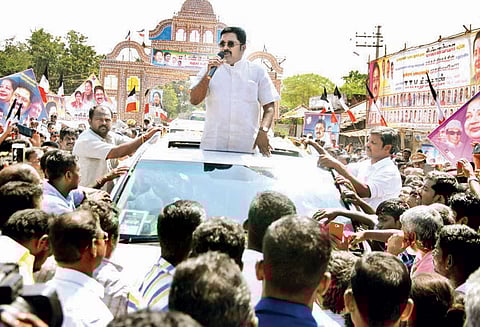 பா.ஜனதாவின் நிழல் அரசாக அ.தி.மு.க. செயல்படுகிறது