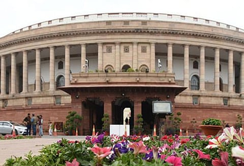 திரிணாமுல் காங். எம்.பிக்கள் கடும் அமளி: மாநிலங்களவை ஒத்திவைப்பு